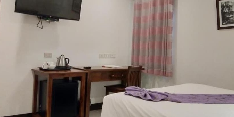 اتاق لوکس, Log Cabin Hotel   Safari Lodge Baguio