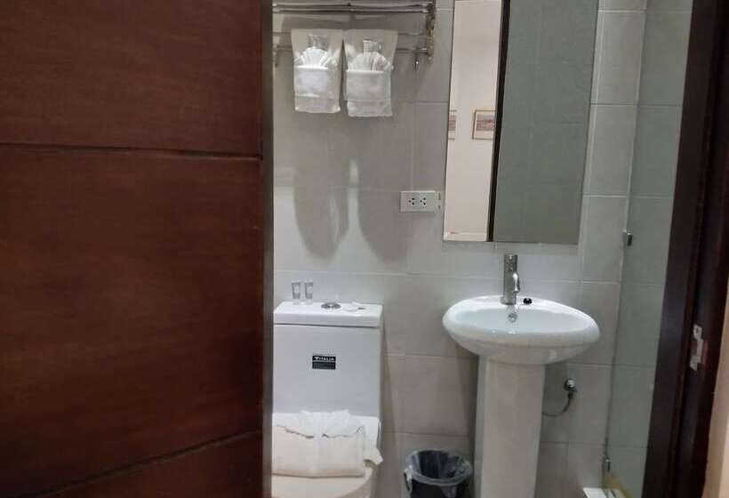 اتاق لوکس, Log Cabin Hotel   Safari Lodge Baguio