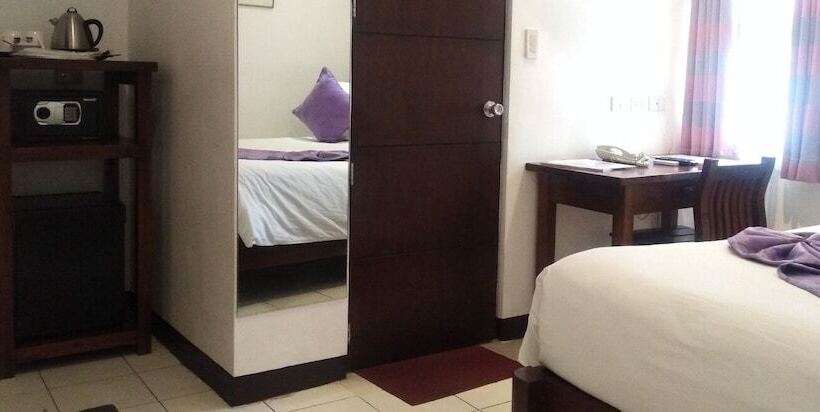 اتاق لوکس, Log Cabin Hotel   Safari Lodge Baguio