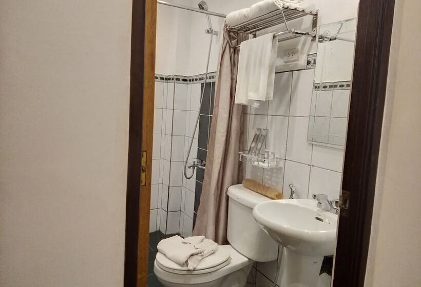 اتاق عادی, Log Cabin Hotel   Safari Lodge Baguio