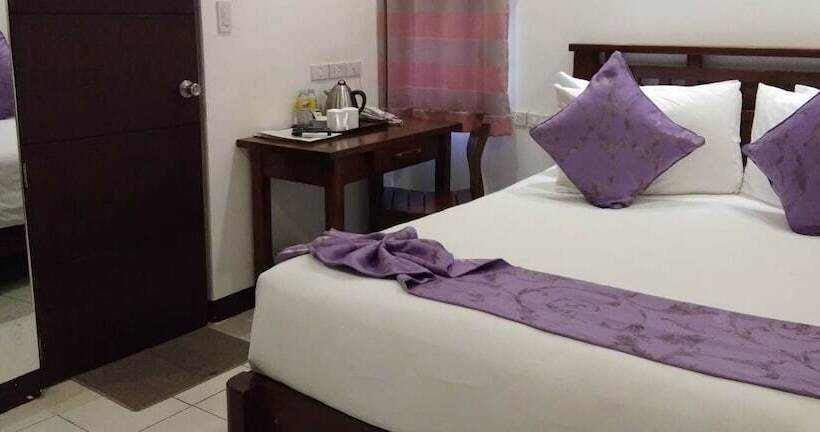 اتاق لوکس, Log Cabin Hotel   Safari Lodge Baguio