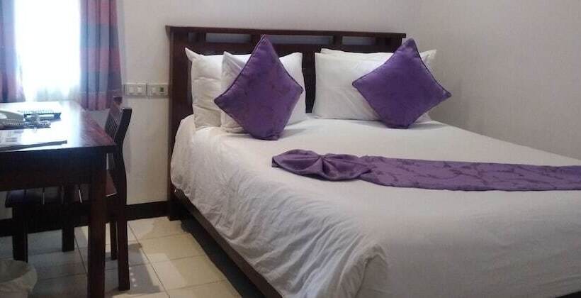 اتاق لوکس, Log Cabin Hotel   Safari Lodge Baguio