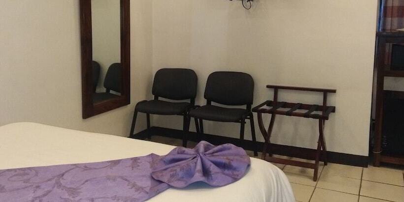 اتاق لوکس, Log Cabin Hotel   Safari Lodge Baguio