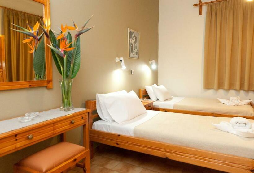 חדר סטודיו סטנדרד, Varouxakis