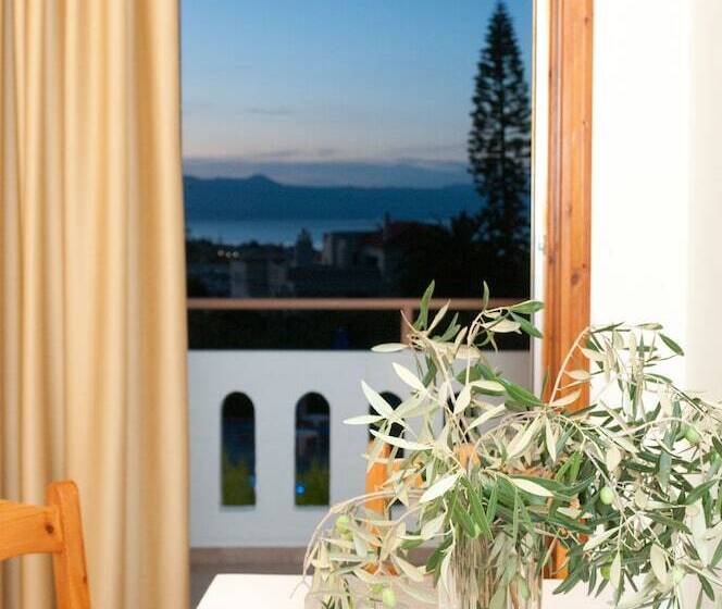 דירת חדר, Varouxakis