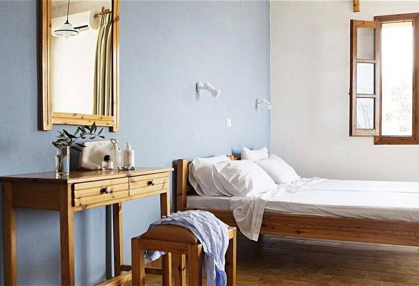 דירת חדר סופריור, Varouxakis