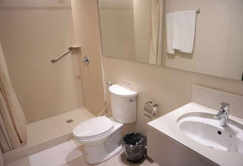 اتاق خانوادگی, Gt Hotel Jaro