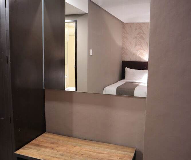 اتاق خانوادگی, Gt Hotel Jaro