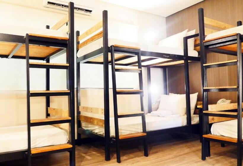 اتاق خانوادگی, Gt Hotel Jaro