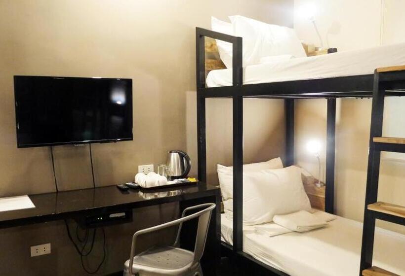 اتاق خانوادگی, Gt Hotel Jaro