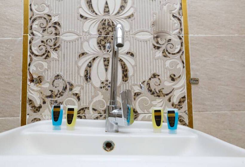 اتاق خانوادگی, Makadi Pyramids View