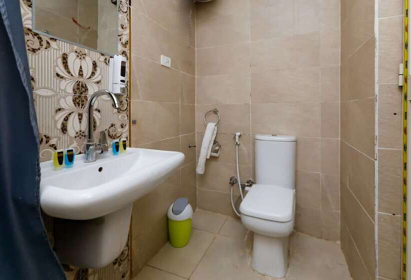 اتاق خانوادگی, Makadi Pyramids View