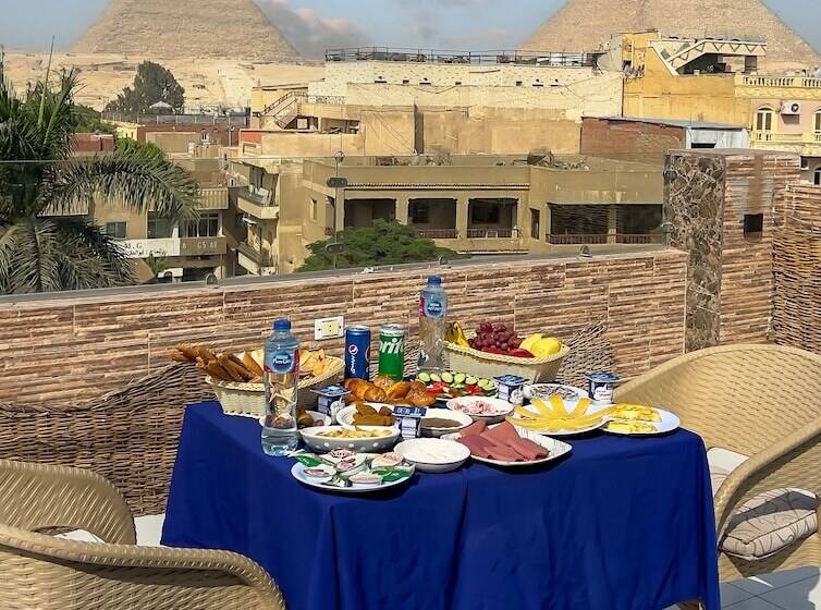 اتاق خانوادگی, Makadi Pyramids View