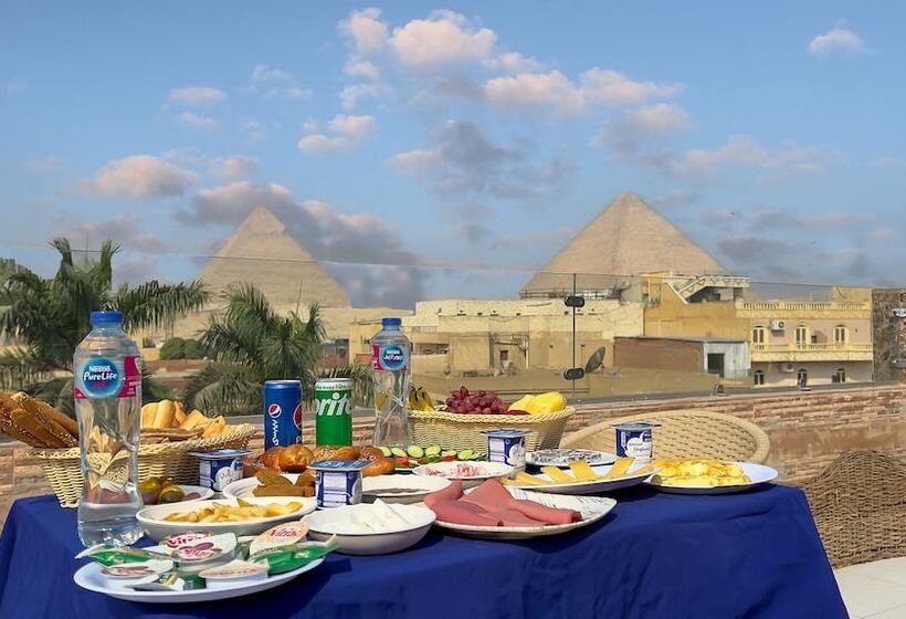اتاق خانوادگی, Makadi Pyramids View