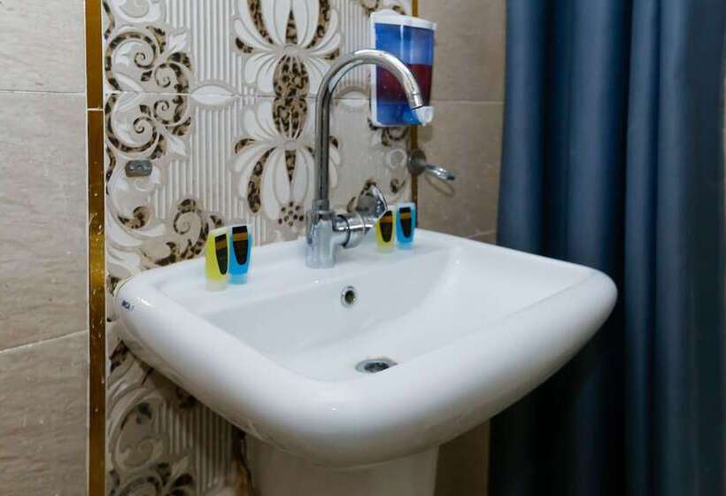 اتاق خانوادگی, Makadi Pyramids View