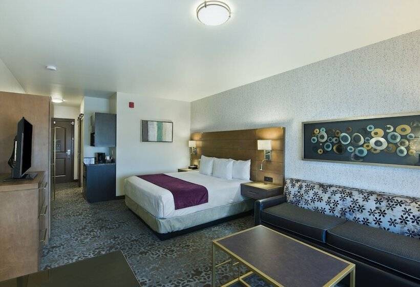 מיטת קינג בסוויטה, Oxford Suites Sonoma Rohnert Park