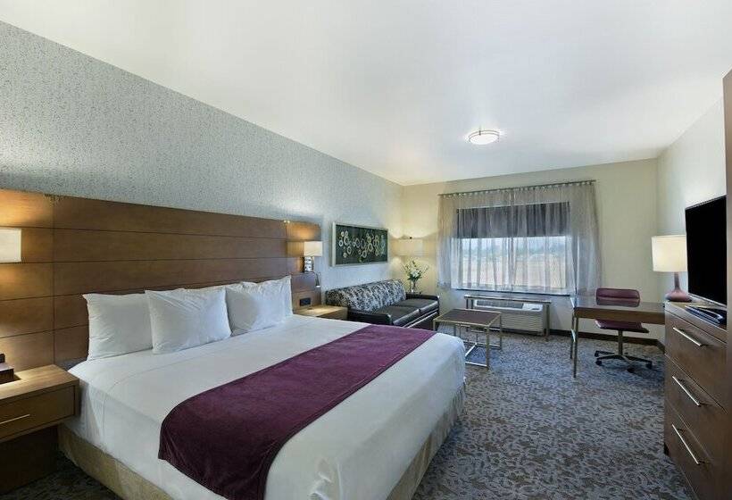 מיטת קינג בסוויטה, Oxford Suites Sonoma Rohnert Park