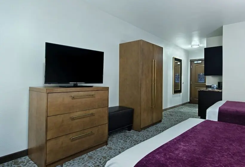 クイーンサイズベッドのスイートルーム, Oxford Suites Sonoma Rohnert Park