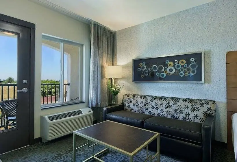 スイート, Oxford Suites Sonoma Rohnert Park