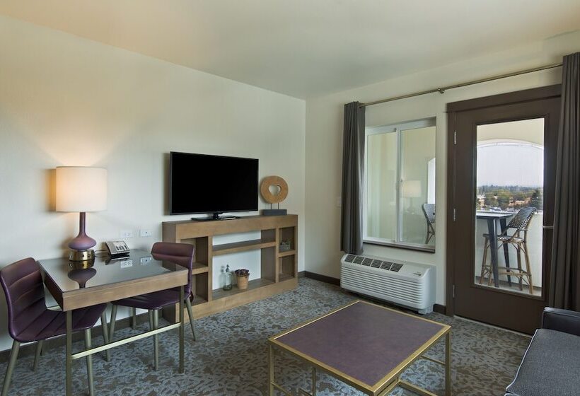 סוויטה, Oxford Suites Sonoma Rohnert Park