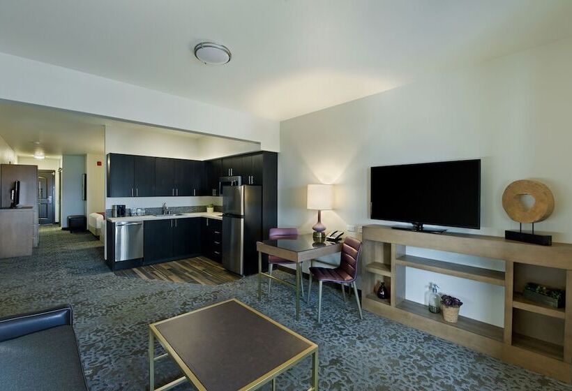 스위트, Oxford Suites Sonoma Rohnert Park
