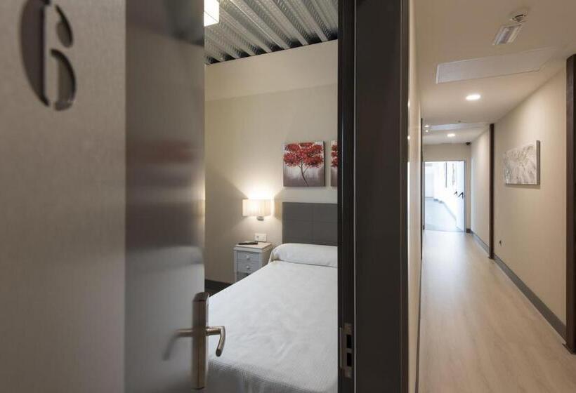 اتاق استاندارد سه نفره, Hostal Emeritae