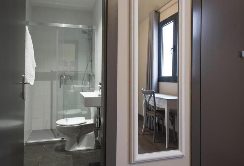 اتاق استاندارد سه نفره, Hostal Emeritae