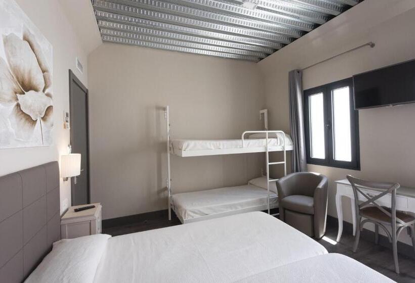 Четырехместный Номер Стандарт, Hostal Emeritae