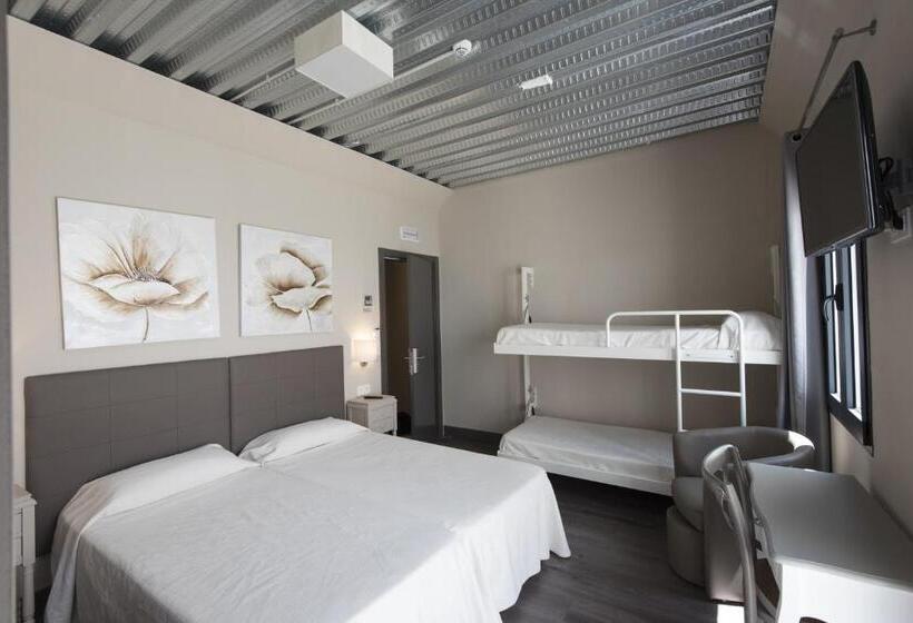 Четырехместный Номер Стандарт, Hostal Emeritae