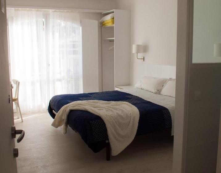 Deluxe-huone Merinäkymä Parveke, Hostal Marina Cadaques