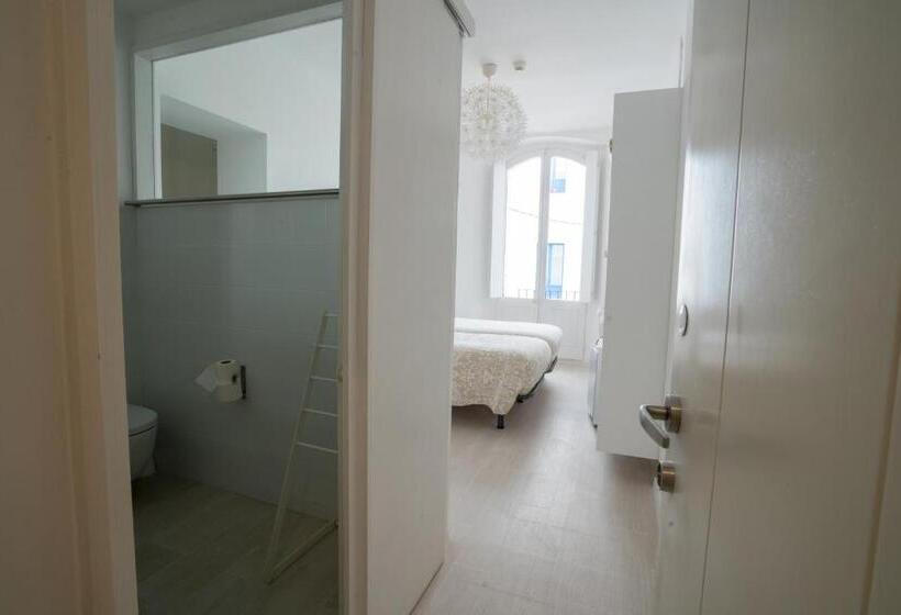 Семейный Номер Боковой Вид на Море, Hostal Marina Cadaques