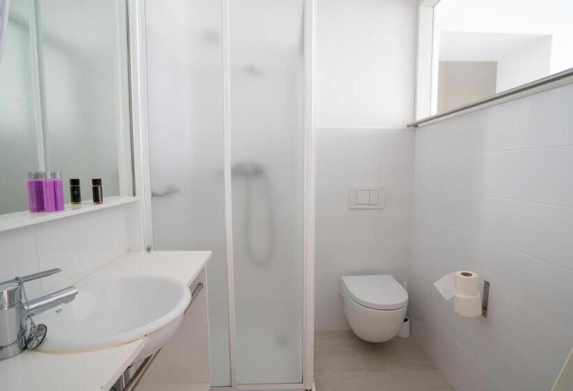 Семейный Номер Боковой Вид на Море, Hostal Marina Cadaques