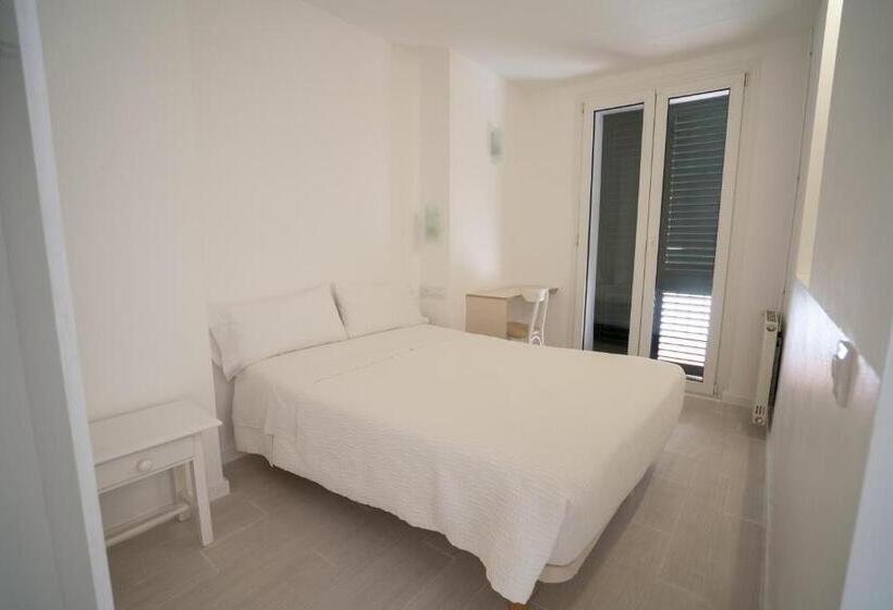 Семейный Номер Боковой Вид на Море, Hostal Marina Cadaques