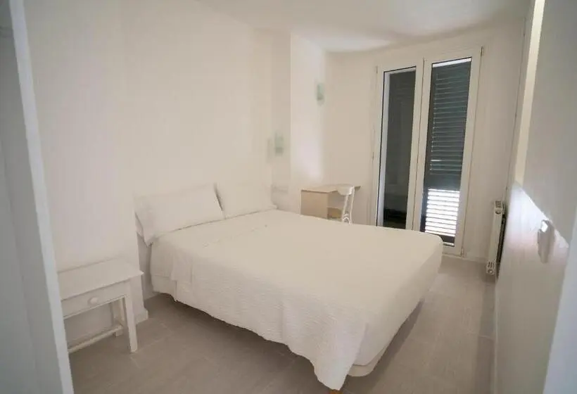 Chambre Familiale Vue Mer Latérale, Hostal Marina Cadaques