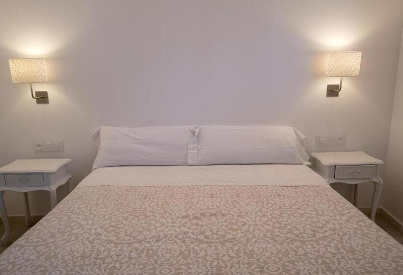 Семейный Номер, Hostal Marina Cadaques