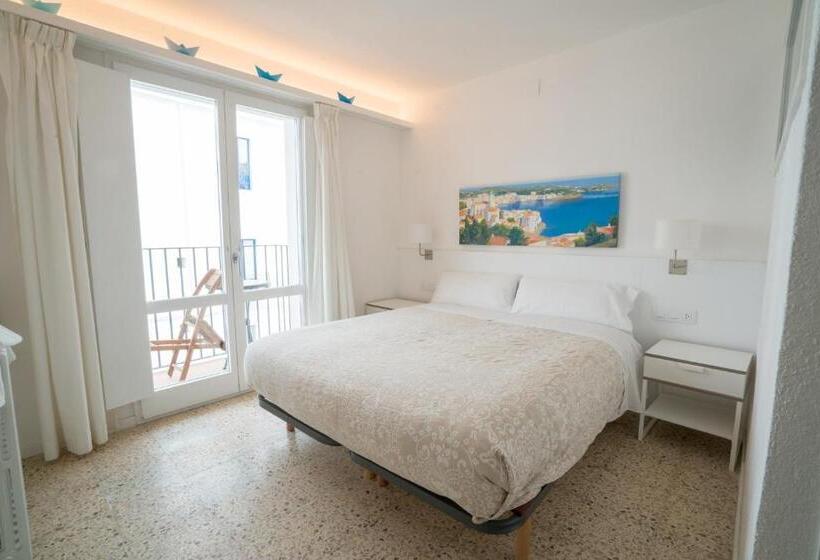 Номер Стандарт с Балконом, Hostal Marina Cadaques