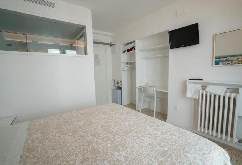 Standard-huone Parveke, Hostal Marina Cadaques