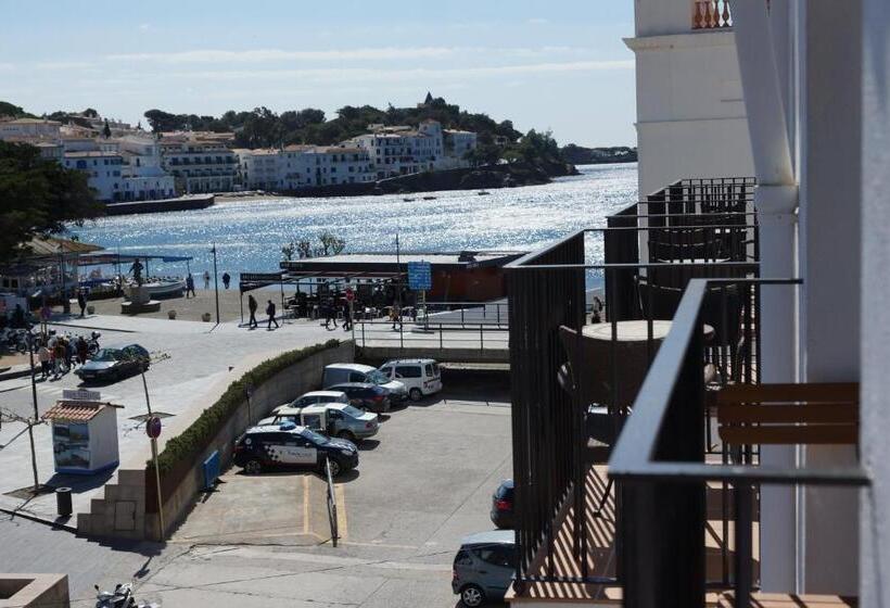 Standard-huone Sivuttainen Merinäkymä, Hostal Marina Cadaques