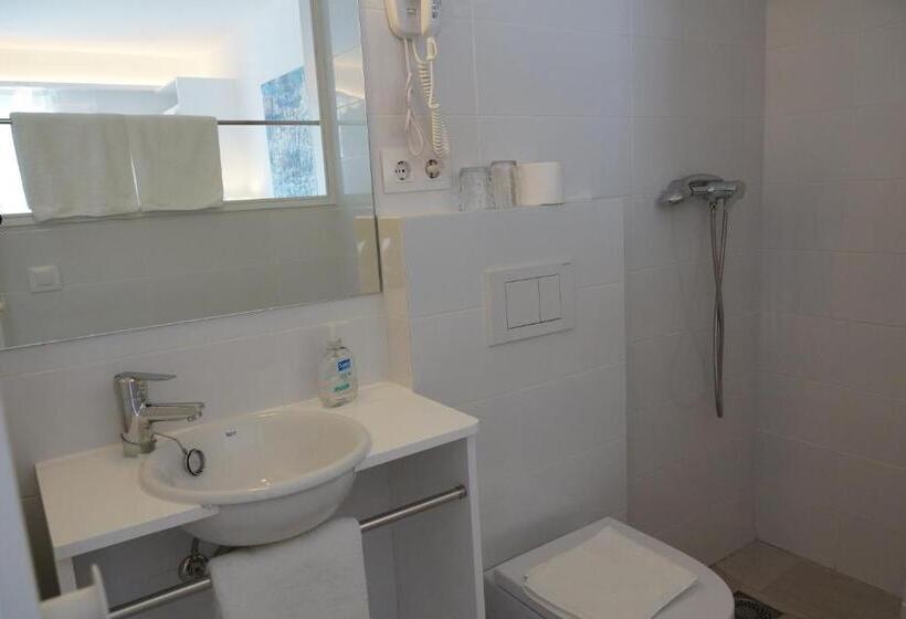 Номер Стандарт Боковой Вид на Море, Hostal Marina Cadaques