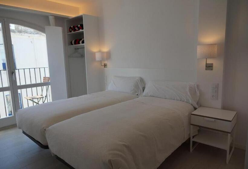 Standard-huone Sivuttainen Merinäkymä, Hostal Marina Cadaques
