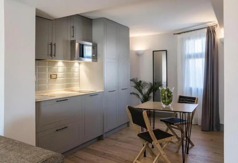 1 Bedroom Penthouse Apartment, Blue Windows House