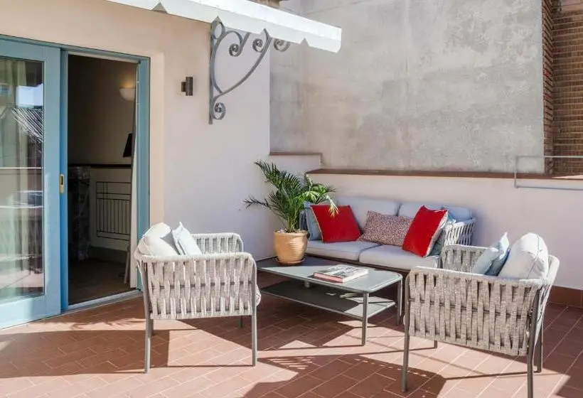 1 Bedroom Penthouse Apartment, Blue Windows House