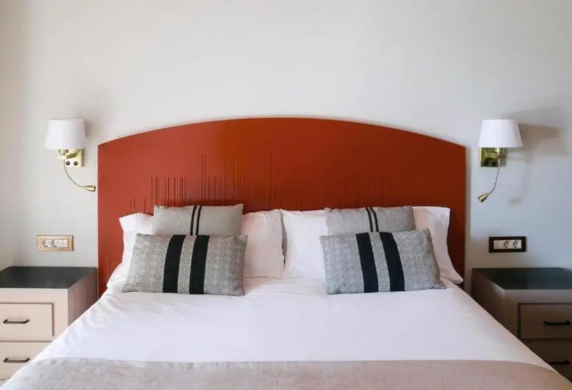 1 Bedroom Penthouse Apartment, Blue Windows House