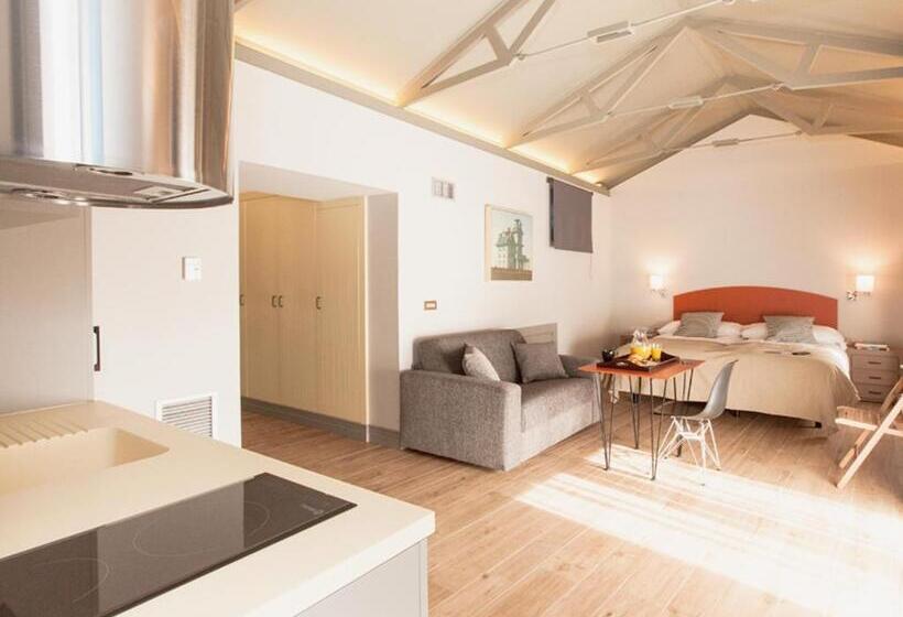 شقة دور أخير غرفة نوم واحدة, Blue Windows House