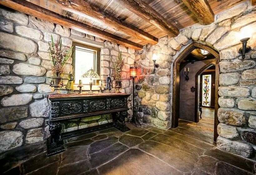 ３ベッドルームハウス, Highlands Castle Overlooking Lake George.. Plus 2 Other Castles!