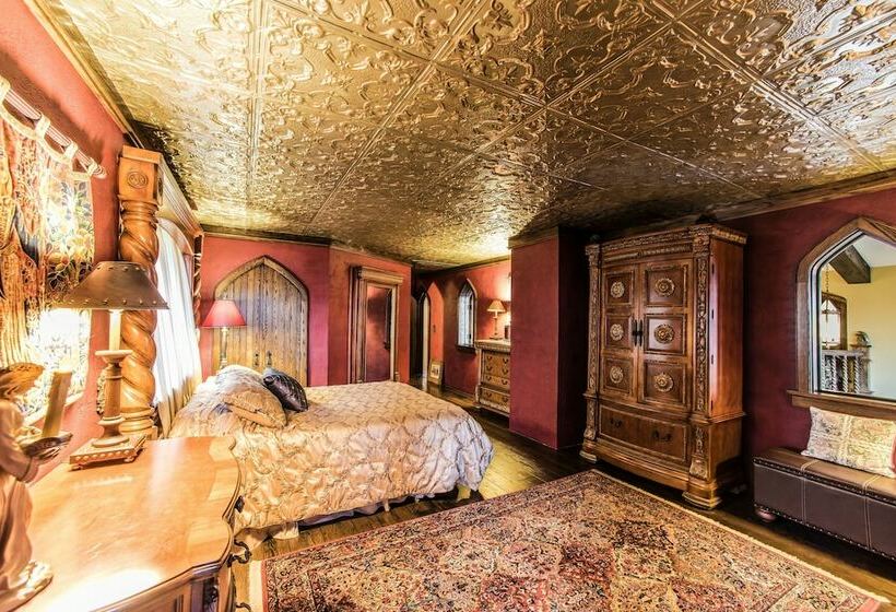 בית, 3 חדרי שינה, Highlands Castle Overlooking Lake George.. Plus 2 Other Castles!