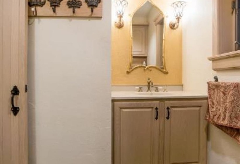 בית, חדר שינה 1, Highlands Castle Overlooking Lake George.. Plus 2 Other Castles!