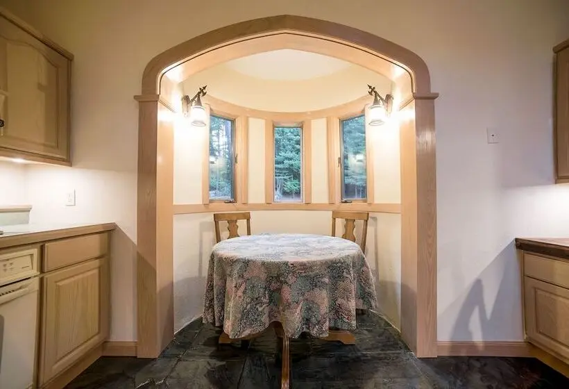 １ベッドルームハウス, Highlands Castle Overlooking Lake George.. Plus 2 Other Castles!