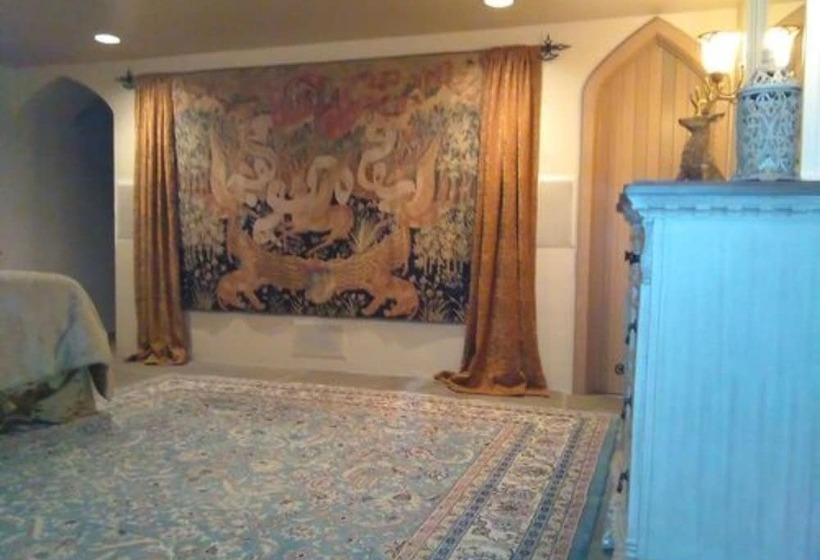 Люкс Deluxe Кровать Кинг, Highlands Castle Overlooking Lake George.. Plus 2 Other Castles!