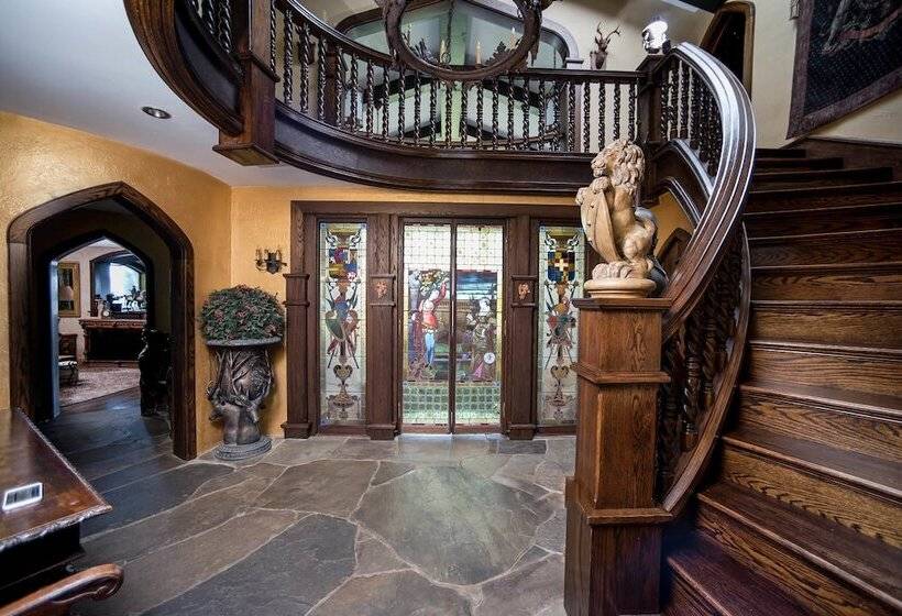 סוויטת פרמיום, Highlands Castle Overlooking Lake George.. Plus 2 Other Castles!